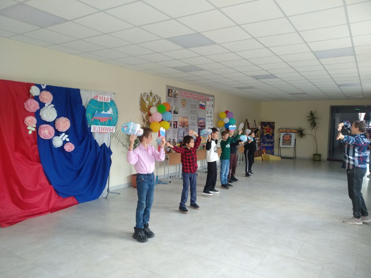 Акция «Ладошки дружбы» в Лазурненской школе Акция «Ладошки дружбы» в Лазурненской школе