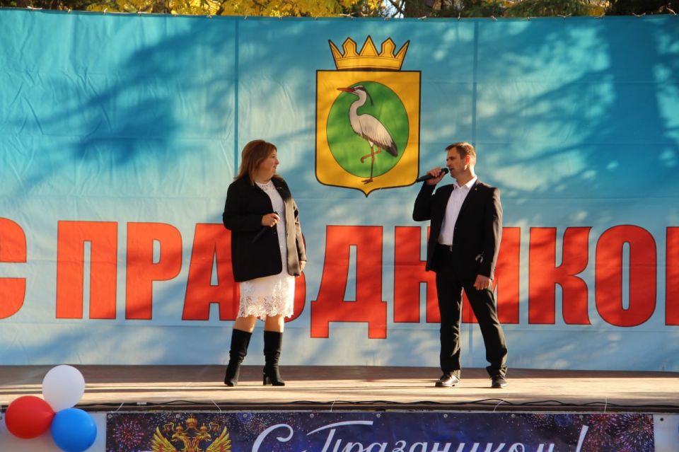 В Чаплинке прошел концерт, посвященный Дню народного единства В Чаплинке прошел концерт, посвященный Дню народного единства