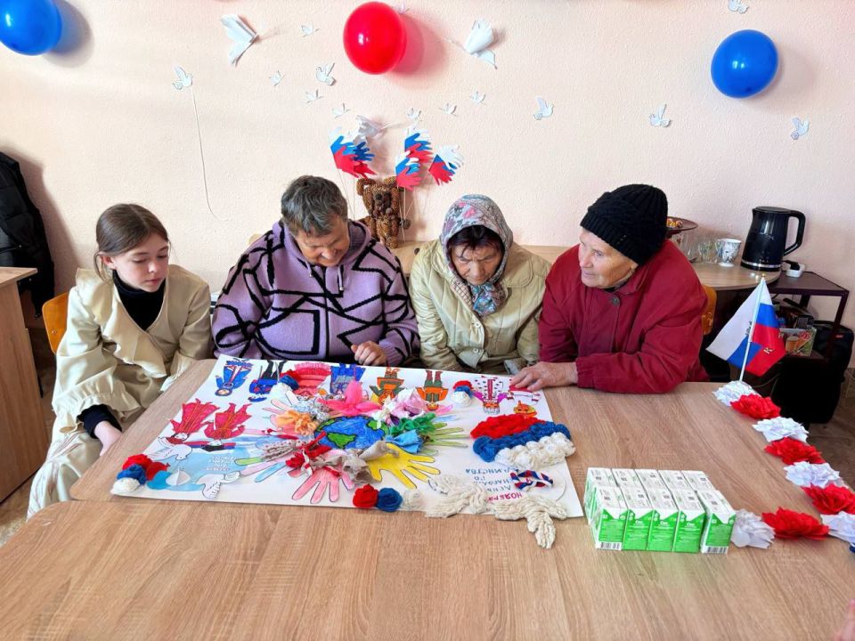 В библиотеке села Каменка прошел исторический час «В единстве народа — сила России», приуроченный ко Дню народного единства В библиотеке села Каменка прошел исторический час «В единстве народа — сила России», приуроченный ко Дню народного единства