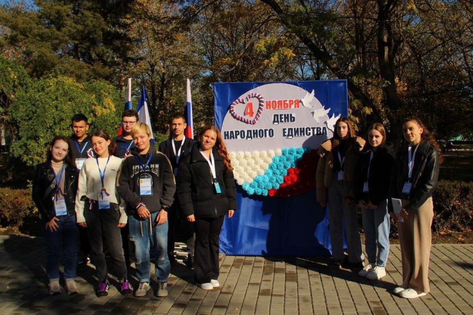 Волонтёры Чаплинского округа провели акцию в честь Дня народного единства