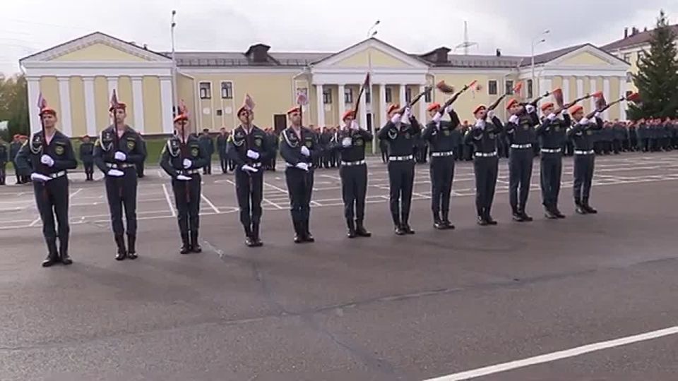 Мы ищем кандидатов!. Наши вузы МЧС России ждут тебя! Лучших социальных гарантий НЕ найти: общежитие;