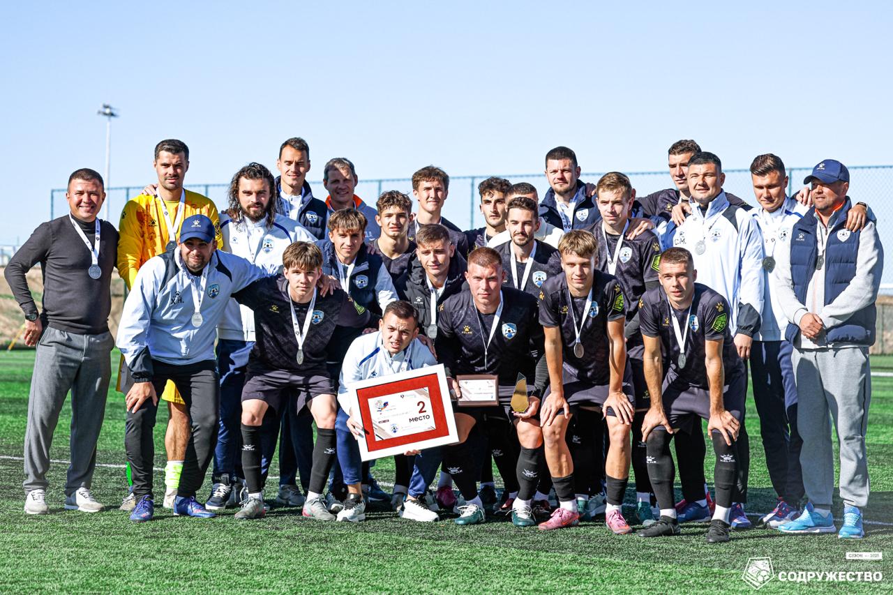 Футболисты "Фрегата" получили серебряные награды Объединенного чемпионата "Содружество" Футболисты "Фрегата" получили серебряные награды Объединенного чемпионата "Содружество"