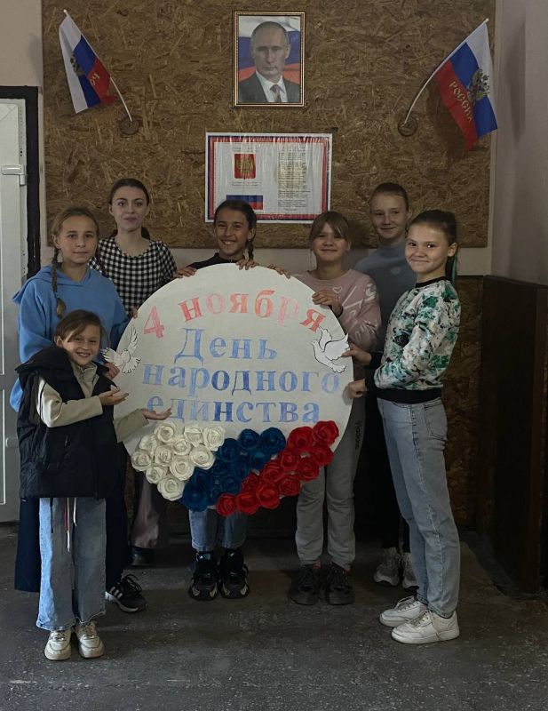 "День народного единства: Мастер-класс в Новодмитровском клубе " "День народного единства: Мастер-класс в Новодмитровском клубе "