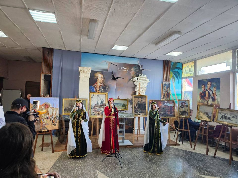 Защитники Херсонщины посетили открытие выставки, посвященной 75-летию начала строительства Каховской ГЭС Защитники Херсонщины посетили открытие выставки, посвященной 75-летию начала строительства Каховской ГЭС