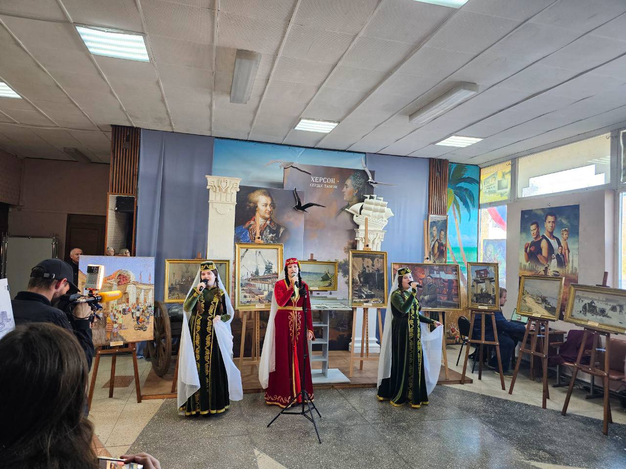 Защитники Херсонщины посетили открытие выставки, посвященной 75-летию начала строительства Каховской ГЭС Защитники Херсонщины посетили открытие выставки, посвященной 75-летию начала строительства Каховской ГЭС