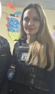 В оккупированный ВСУ Херсон приехала американская актриса Джоли — фото распространяют местные паблики