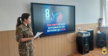 Сотрудники регионального главка МВД рассказали старшеклассникам о коллегах, погибших при исполнении служебного долга