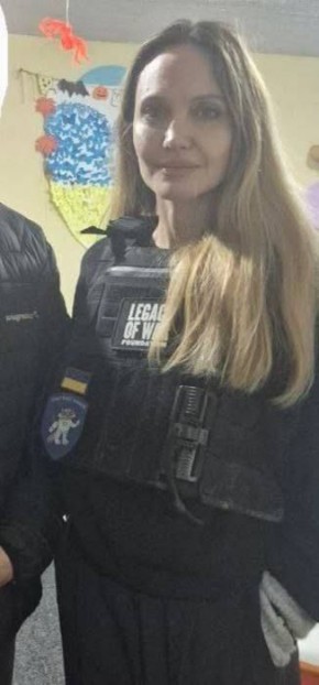 Анджелина Джоли приехала в Херсон, утверждают украинские СМИ