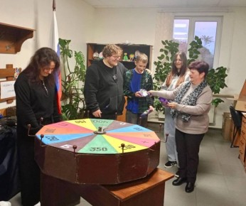 «Поле чудес» в селе Красное: молодежь Скадовского округа отметила День народного единства интеллектуальной игрой