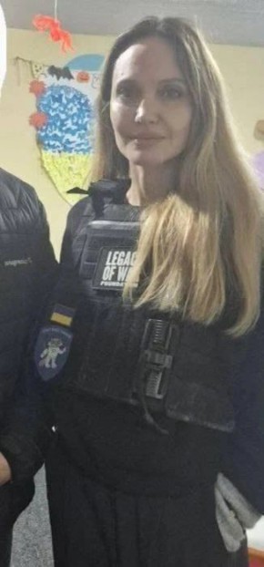 Украинские СМИ утверждают, что Анджелина Джоли приехала в Херсон