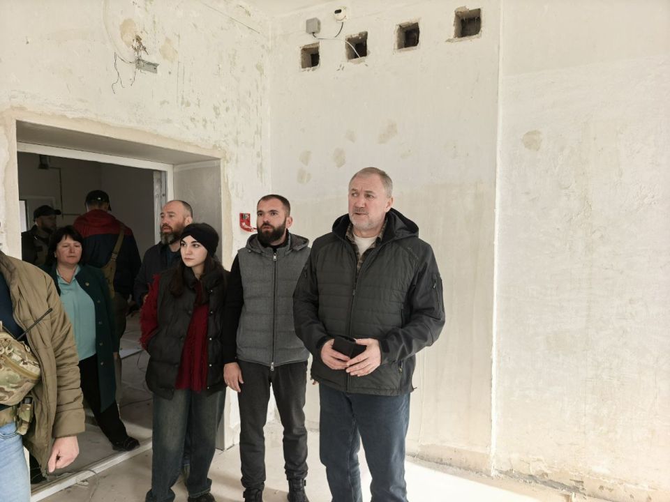 Сенатор от Херсонской области проверил ход ремонтных работ в Тавричанской школе Каховского округа Сенатор от Херсонской области проверил ход ремонтных работ в Тавричанской школе Каховского округа