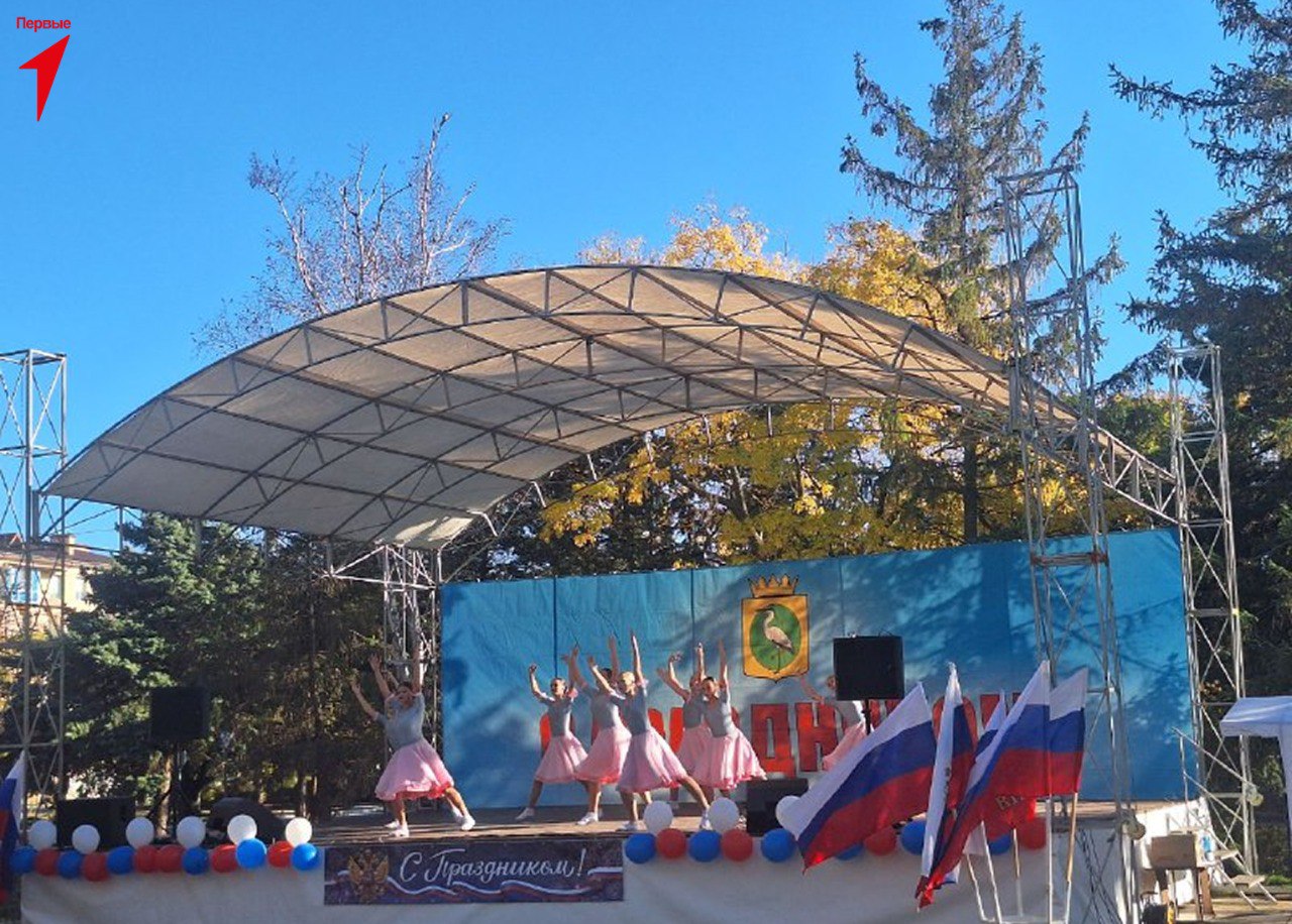 Первые Чаплинской школы № 1 отпраздновали День народного единства Первые Чаплинской школы № 1 отпраздновали День народного единства