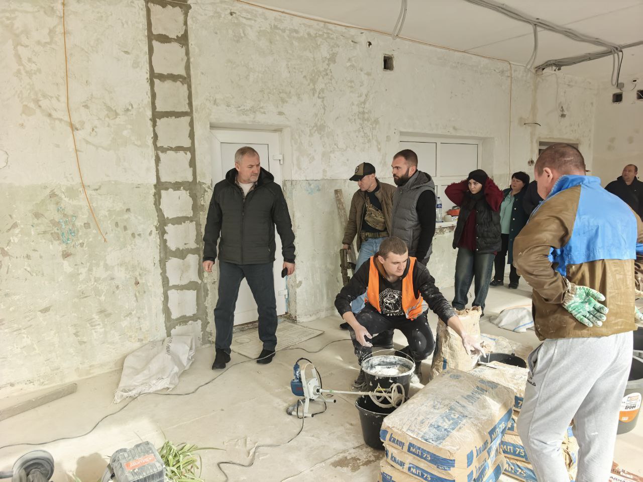 Сенатор от Херсонской области проверил ход ремонтных работ в Тавричанской школе Каховского округа Сенатор от Херсонской области проверил ход ремонтных работ в Тавричанской школе Каховского округа