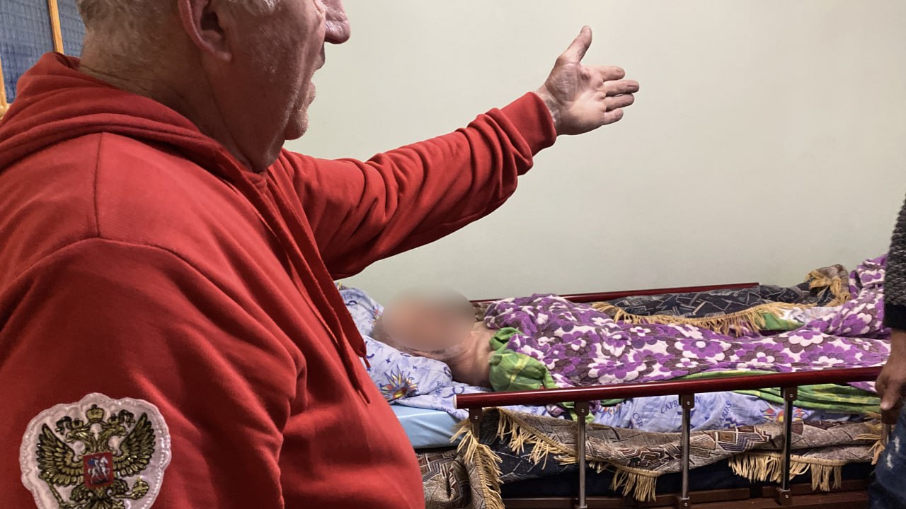 «Единая Россия» передала специализированную медицинскую кровать отцу участника СВО «Единая Россия» передала специализированную медицинскую кровать отцу участника СВО