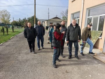 Сенатор от Херсонской области проверил ход ремонтных работ в Тавричанской школе Каховского округа