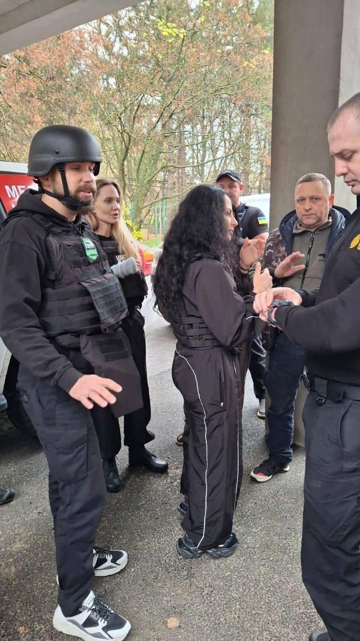 Американская актриса Анджелина Джоли приехала в Херсон Американская актриса Анджелина Джоли приехала в Херсон