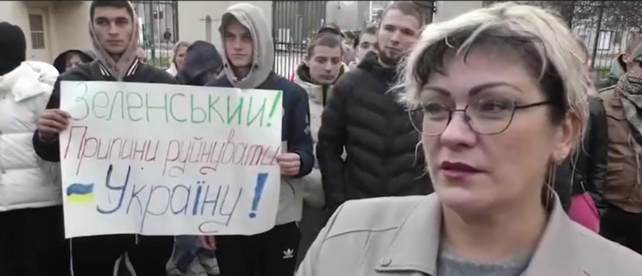 Украинцы призвали Зеленского уйти Украинцы призвали Зеленского уйти