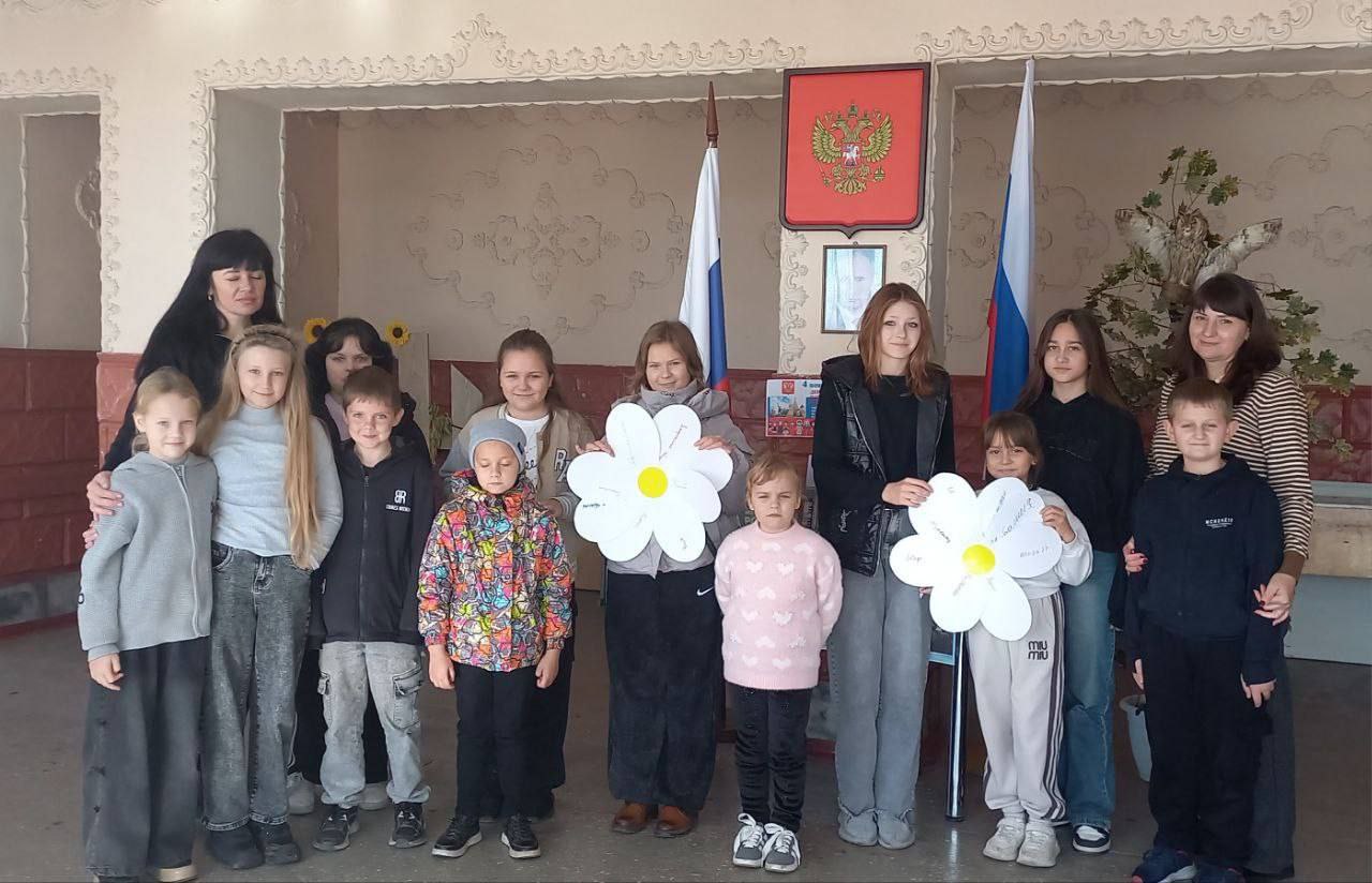 «В единстве народа — единство России»: молодёжная акция прошла в селе Плавское «В единстве народа — единство России»: молодёжная акция прошла в селе Плавское