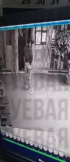 Анжелина Джоли посетила временно оккупированный Херсон, а до этого встретилась с реалиями европейской страны