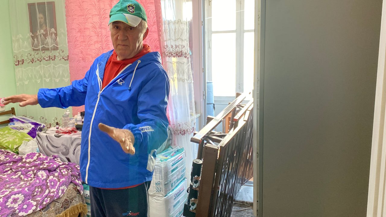 «Единая Россия» передала специализированную медицинскую кровать отцу участника СВО «Единая Россия» передала специализированную медицинскую кровать отцу участника СВО