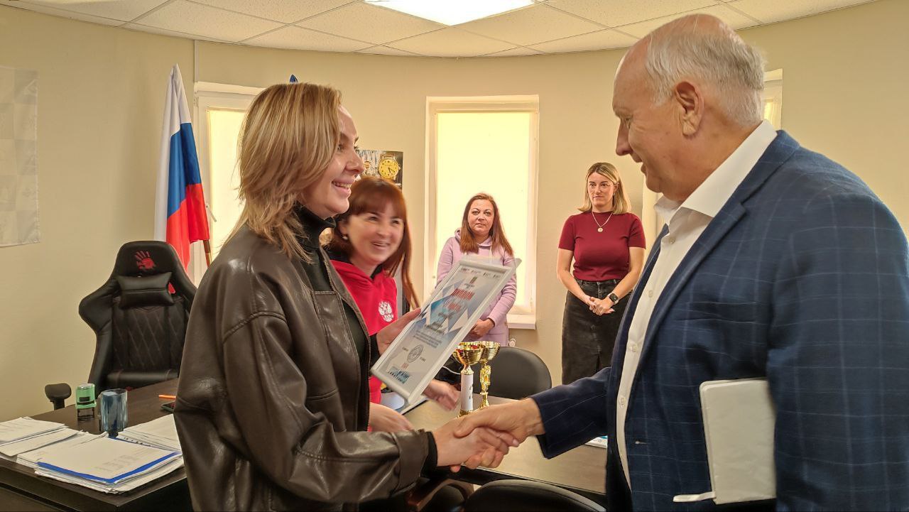 Ольга Осипенко: Наградила кубками и грамотами сотрудников Министерства спорта и Центра спортивной подготовки региона, которые представили Херсонскую область на первом межрегиональном форуме новых субъектов «Юг ЗаСпорт» в... Ольга Осипенко: Наградила кубками и грамотами сотрудников Министерства спорта и Центра спортивной подготовки региона, которые представили Херсонскую область на первом межрегиональном форуме новых субъектов «Юг ЗаСпорт» в...