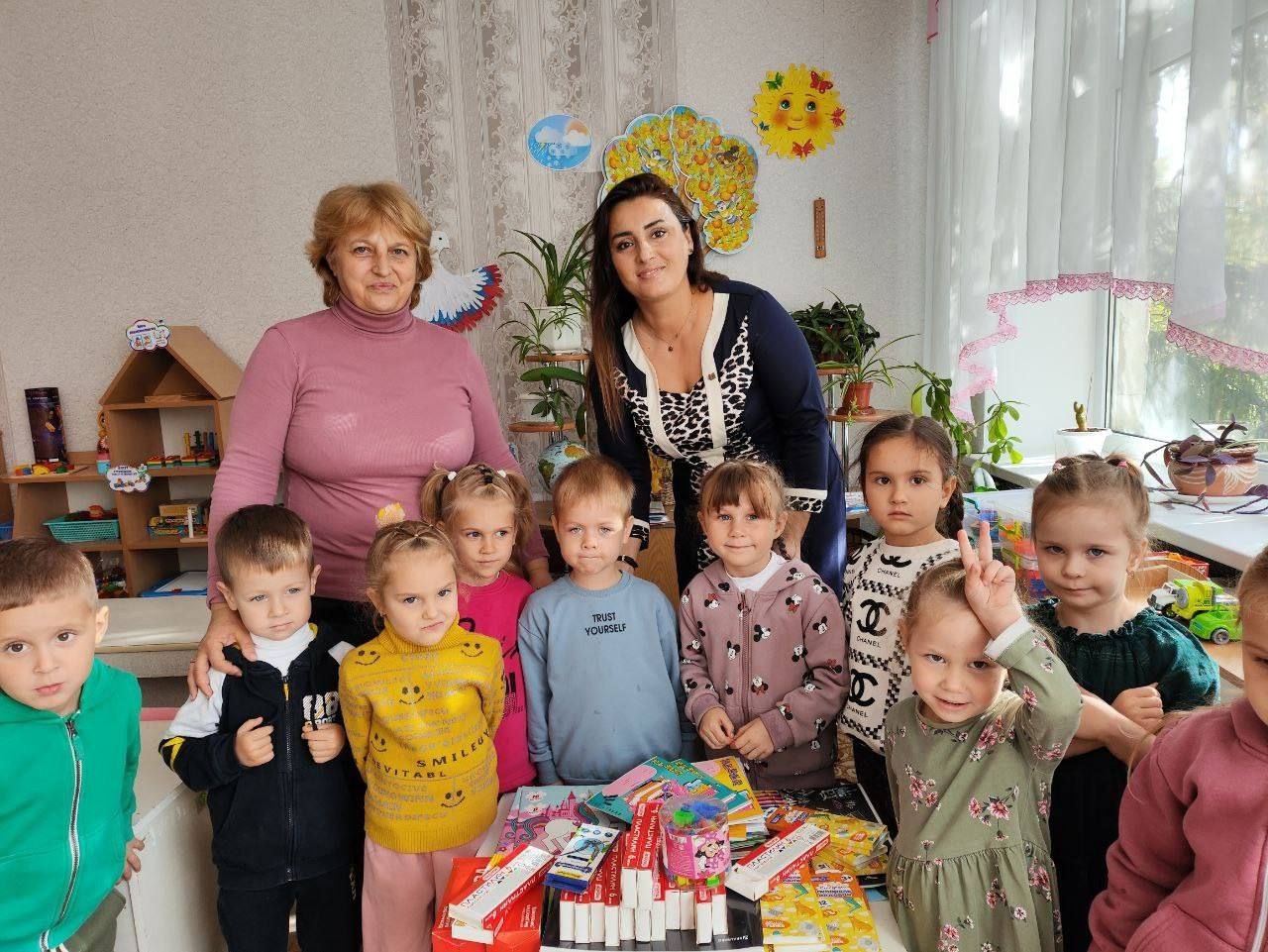 Валерия Петрусевич: Спасибо клинике «Авиценна» и её сотрудникам за наборы канцелярии для детей Херсонского направления!!