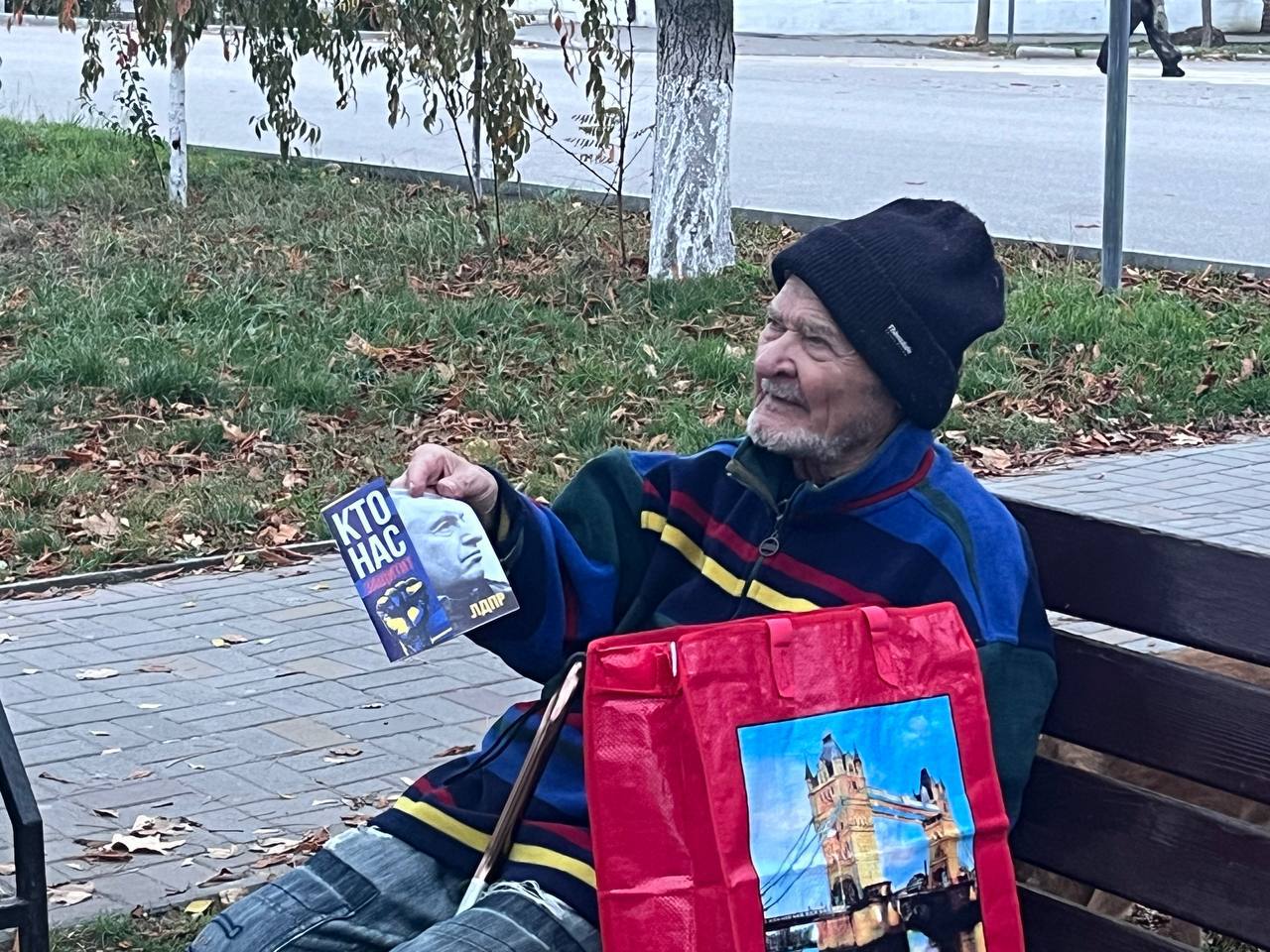 Кто нас защитит?. Брошюры с таким заголовком массово распространяются в Херсонской области нашими партийцами Кто нас защитит?. Брошюры с таким заголовком массово распространяются в Херсонской области нашими партийцами