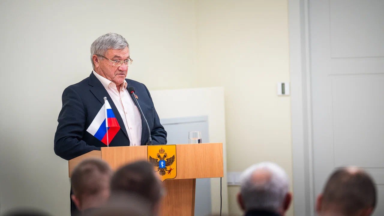 На сорок первом заседании Херсонской областной Думы I созыва депутаты фракции КПРФ Рамиль Замалетдинов, Александр Пономарев и Валентина Кокуль внесли инициативу, направленную на укрепление роли парламента в формировании... На сорок первом заседании Херсонской областной Думы I созыва депутаты фракции КПРФ Рамиль Замалетдинов, Александр Пономарев и Валентина Кокуль внесли инициативу, направленную на укрепление роли парламента в формировании...