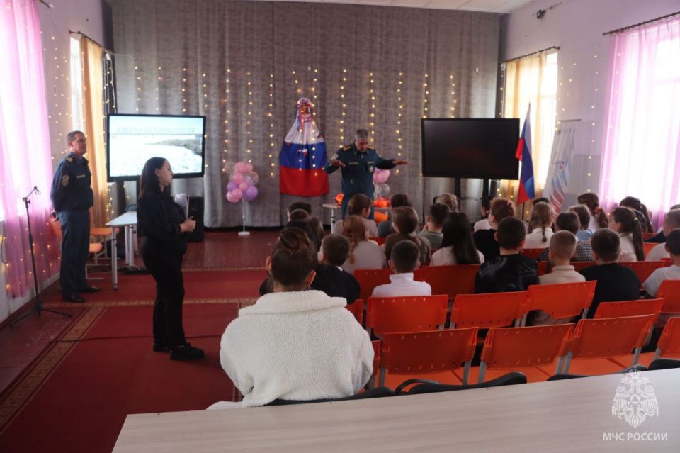 Будь осторожен!. Одной из главных функций государственной инспекции по маломерным судам является надзор за обстановкой и профилактика несчастных случаев на водных объектах Будь осторожен!. Одной из главных функций государственной инспекции по маломерным судам является надзор за обстановкой и профилактика несчастных случаев на водных объектах