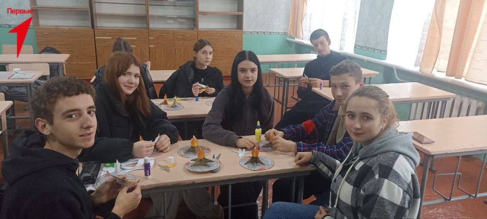 Первые Новопокровской школы почтили память сотрудников органов внутренних дел, погибших при исполнении долга Первые Новопокровской школы почтили память сотрудников органов внутренних дел, погибших при исполнении долга