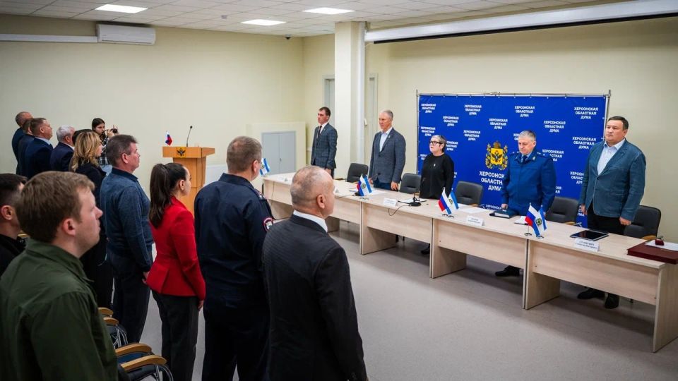 На сорок первом заседании Херсонской областной Думы I созыва депутаты фракции КПРФ Рамиль Замалетдинов, Александр Пономарев и Валентина Кокуль внесли инициативу, направленную на укрепление роли парламента в формировании... На сорок первом заседании Херсонской областной Думы I созыва депутаты фракции КПРФ Рамиль Замалетдинов, Александр Пономарев и Валентина Кокуль внесли инициативу, направленную на укрепление роли парламента в формировании...