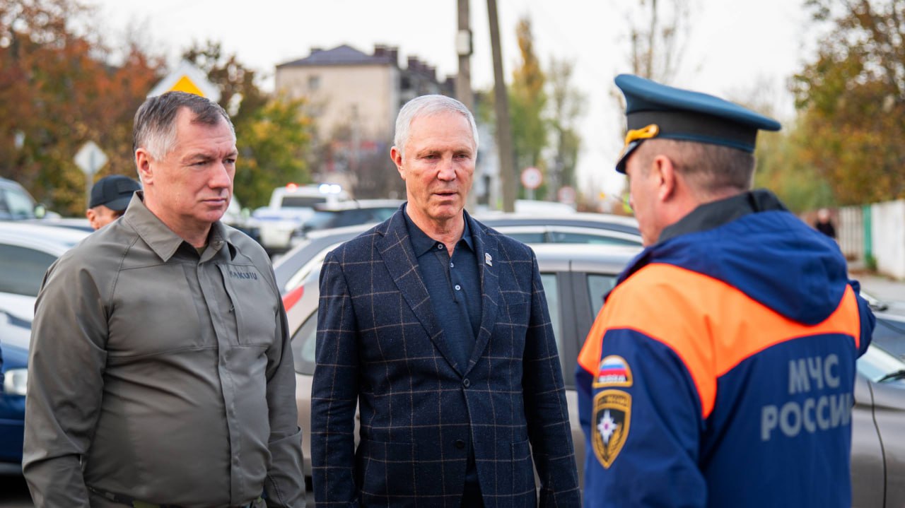 Хуснуллин и Сальдо оценили ход работ здания МЧС в Херсонской области