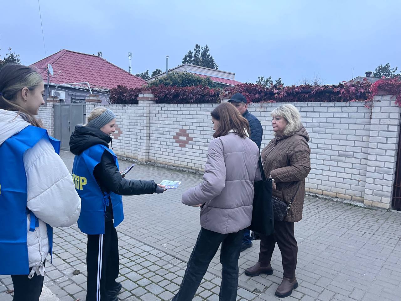 Кто нас защитит?. Брошюры с таким заголовком массово распространяются в Херсонской области нашими партийцами Кто нас защитит?. Брошюры с таким заголовком массово распространяются в Херсонской области нашими партийцами