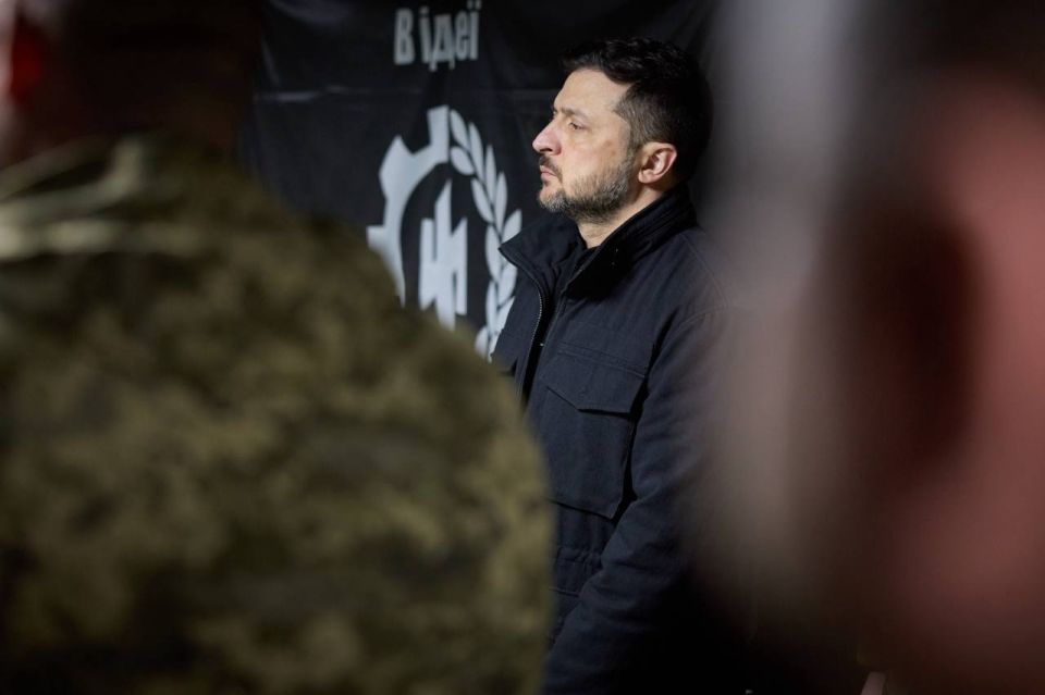 Зеленский наградил боевиков с символикой СС - и похвалился в соцсетях Зеленский наградил боевиков с символикой СС - и похвалился в соцсетях