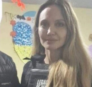 Шоу в Херсоне. За что Анджелина Джоли получила $20 млн, а ее охранника забрали в ТЦК