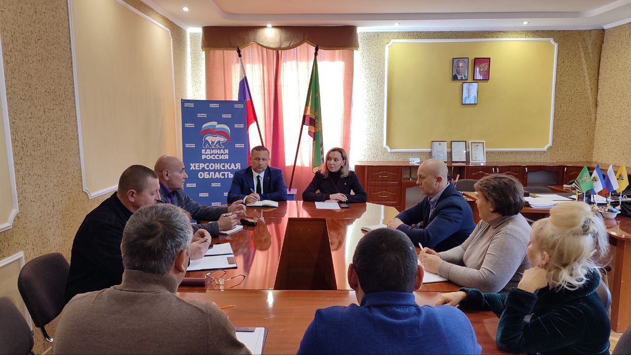 Ольга Осипенко: На плановом совещании с начальниками территориальных отделов Новотроицкого округа подвели промежуточные итоги работы и детально разобрали вопросы, с которыми чаще всего обращаются жители