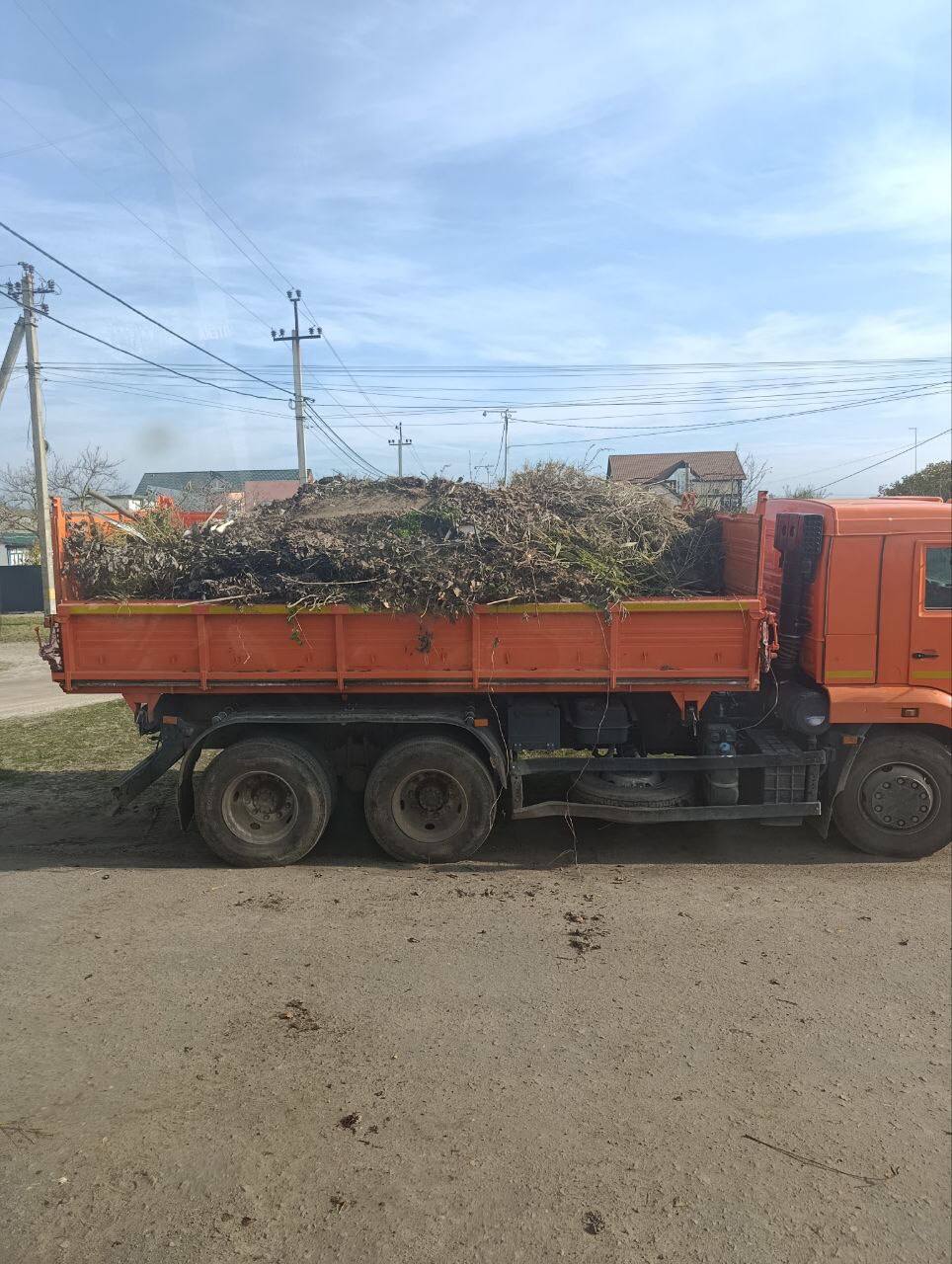 Работы по благоустройству в населенных пунктах Генического округа продолжаются Работы по благоустройству в населенных пунктах Генического округа продолжаются