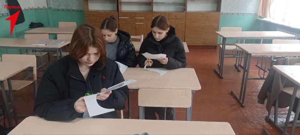 Первые Новопокровской школы почтили память сотрудников органов внутренних дел, погибших при исполнении долга Первые Новопокровской школы почтили память сотрудников органов внутренних дел, погибших при исполнении долга