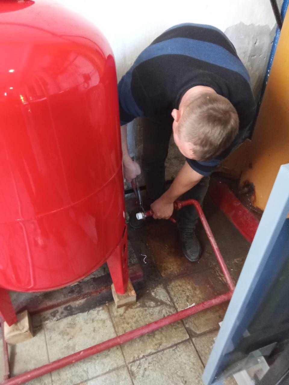 Ремонтная бригада из Адыгеи продолжает готовить соцобъекты Генического округа к зиме Ремонтная бригада из Адыгеи продолжает готовить соцобъекты Генического округа к зиме