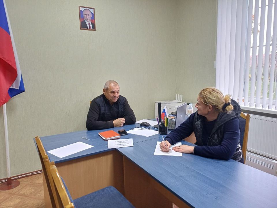 Начальник Костогрызовского территориального отдела Николай Наумченко провел личный прием граждан Начальник Костогрызовского территориального отдела Николай Наумченко провел личный прием граждан