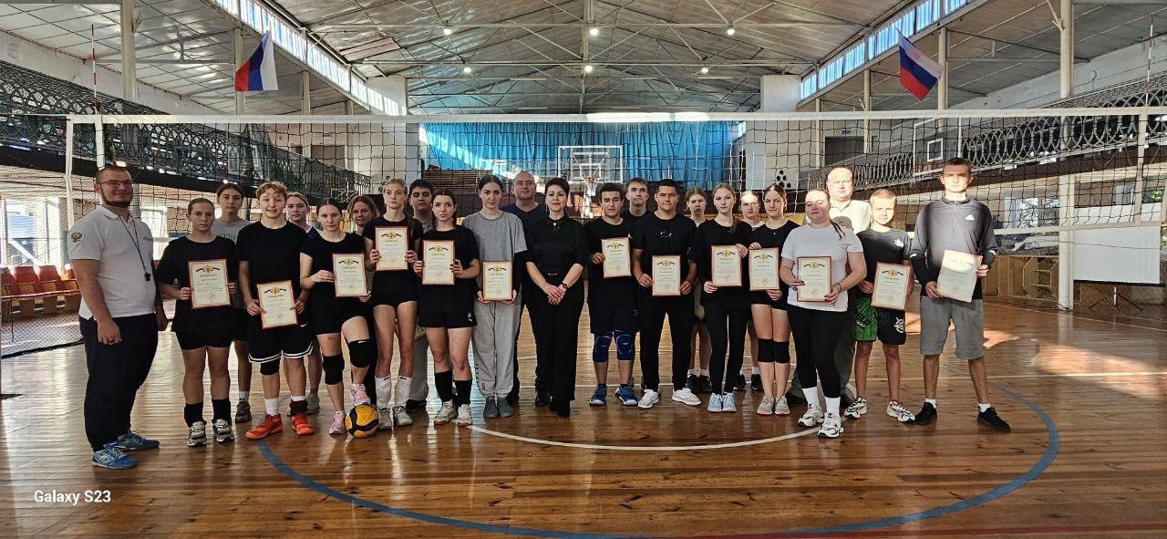 В Геническе состоялась матчевая встреча по волейболу ко Дню народного единства