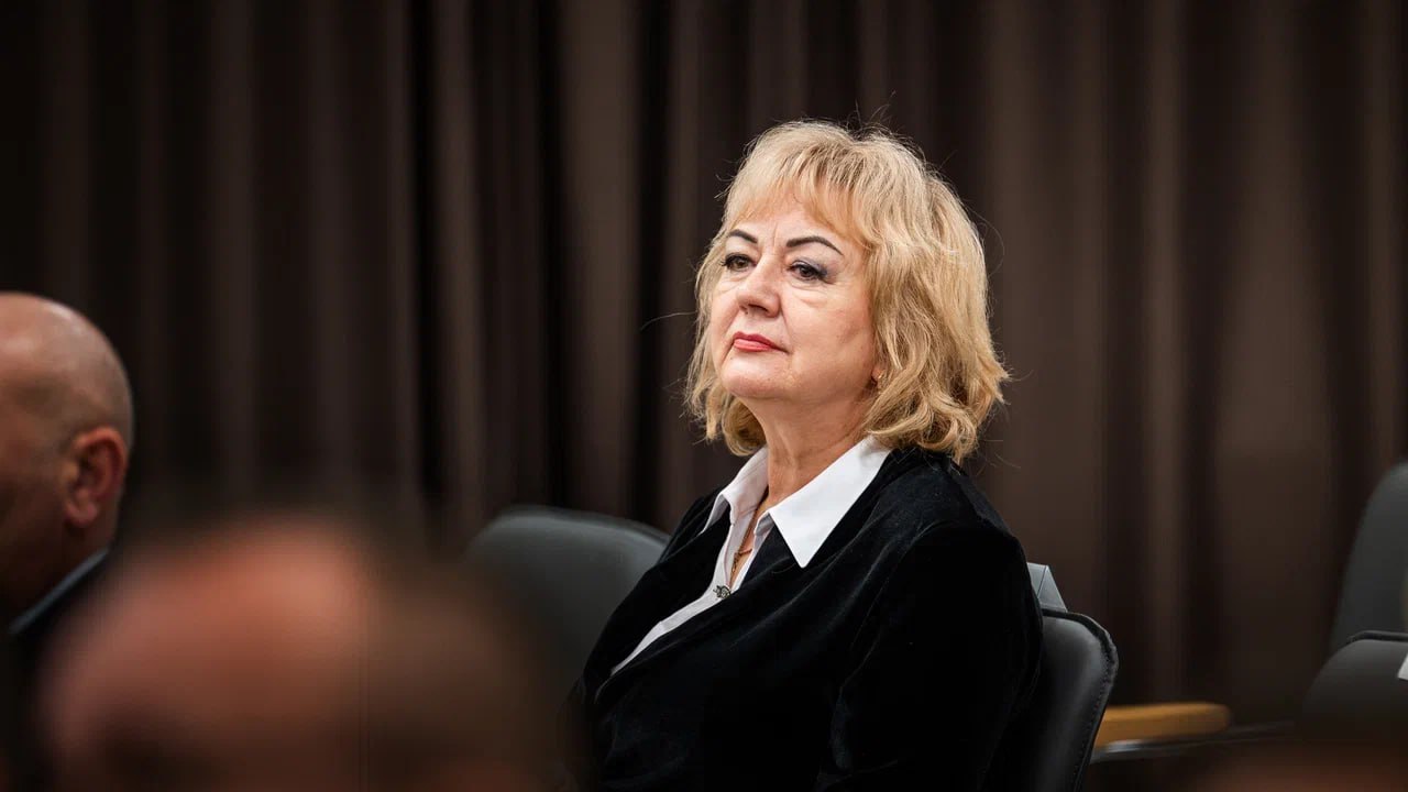 На сорок первом заседании Херсонской областной Думы I созыва депутаты фракции КПРФ Рамиль Замалетдинов, Александр Пономарев и Валентина Кокуль внесли инициативу, направленную на укрепление роли парламента в формировании... На сорок первом заседании Херсонской областной Думы I созыва депутаты фракции КПРФ Рамиль Замалетдинов, Александр Пономарев и Валентина Кокуль внесли инициативу, направленную на укрепление роли парламента в формировании...