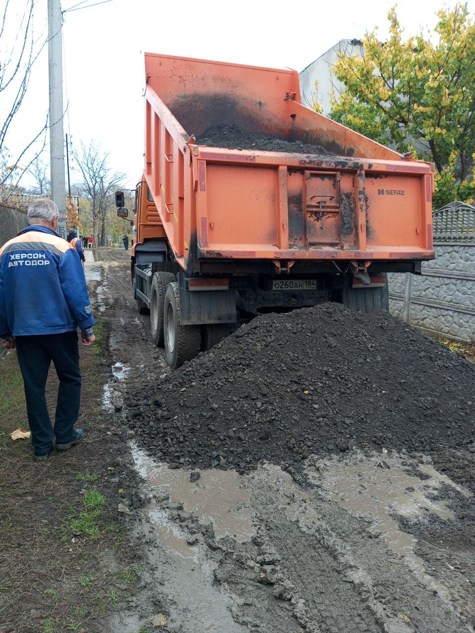 Владимир Сальдо поручил отремонтировать дорогу после обращения жителей Геническа Владимир Сальдо поручил отремонтировать дорогу после обращения жителей Геническа