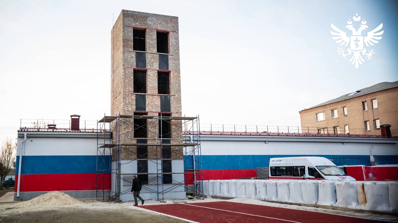 Марат Хуснуллин и Владимир Сальдо проинспектировали ход восстановления здания Главного управления МЧС Марат Хуснуллин и Владимир Сальдо проинспектировали ход восстановления здания Главного управления МЧС