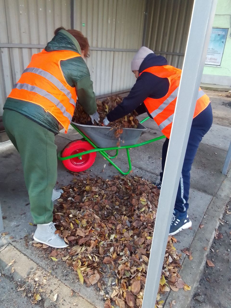 Работы по благоустройству в населенных пунктах Генического округа продолжаются Работы по благоустройству в населенных пунктах Генического округа продолжаются