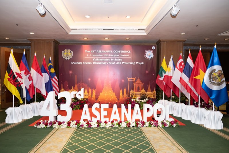 4-6 ноября делегация МВД России во главе с Министром В.А.Колокольцевым приняла участие в 43-й конференции Ассоциации национальных полиций стран — участниц АСЕАН (#АСЕАНАПОЛ) в г. Бангкоке 4-6 ноября делегация МВД России во главе с Министром В.А.Колокольцевым приняла участие в 43-й конференции Ассоциации национальных полиций стран — участниц АСЕАН (#АСЕАНАПОЛ) в г. Бангкоке