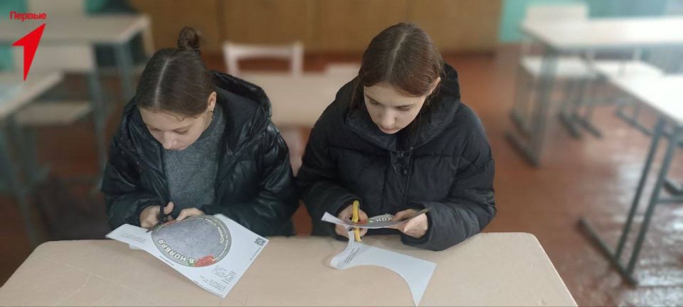 Первые Новопокровской школы почтили память сотрудников органов внутренних дел, погибших при исполнении долга Первые Новопокровской школы почтили память сотрудников органов внутренних дел, погибших при исполнении долга