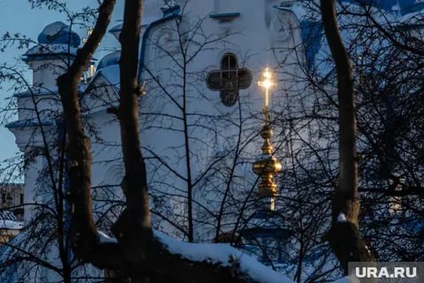 Православные в этот день отмечают праздник чудотворной иконы Божией Матери, которая называется «Всех скорбящих Радость» Православные в этот день отмечают праздник чудотворной иконы Божией Матери, которая называется «Всех скорбящих Радость»