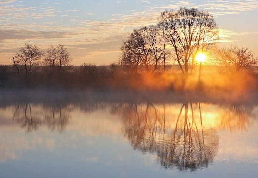 Бывает на Душе печально , Нахлынет грустная волна . Вернуть потери не реально , Искать нет смысла , чья вина