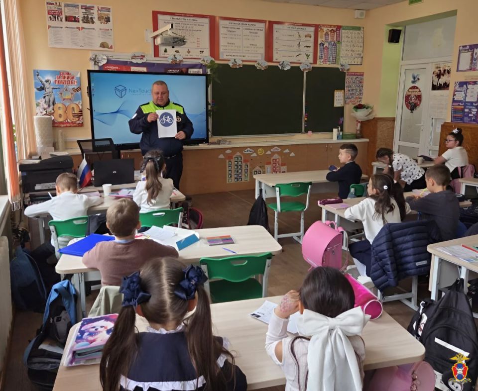 В Скадовском округе Херсонской области сотрудники Госавтоинспекции провели профилактические занятия со школьниками В Скадовском округе Херсонской области сотрудники Госавтоинспекции провели профилактические занятия со школьниками